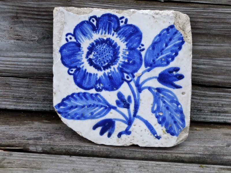Azulejos in Lisbon, Portugal: Souvenir shopping antique tiles at bargain prices