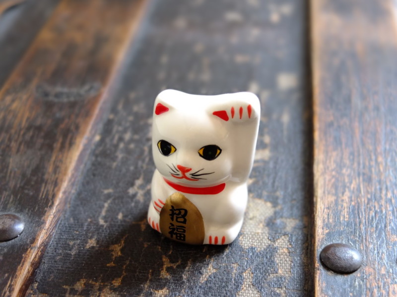 Fortune Pottery Maneki Neko Beckoning Cat Lucky Heart AM-Y7548 Good Luck JAPAN 