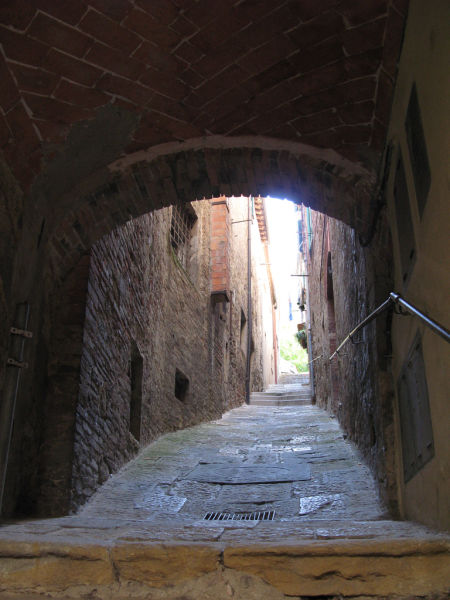 Montepulciano alley 