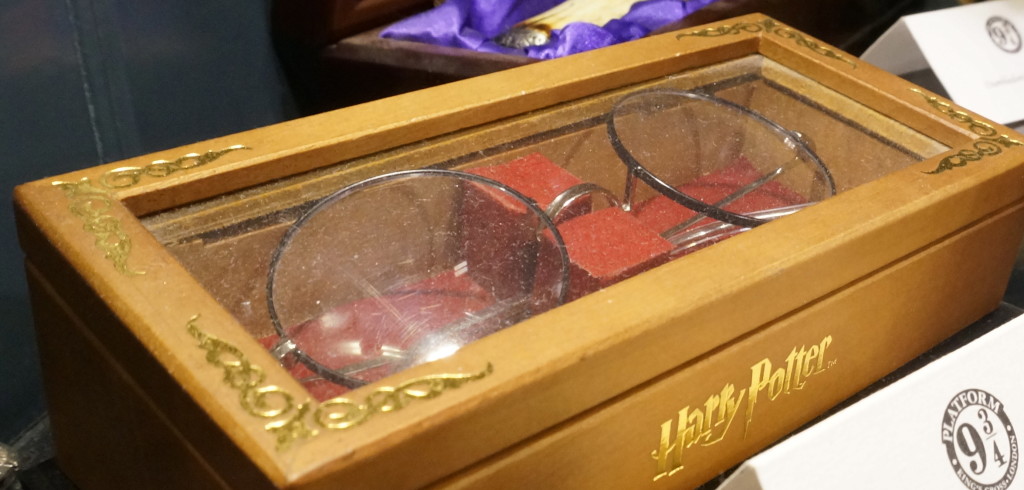 Harry Potter glasses Harry Potter gift shop platform 9 3/4 Kings Cross london souvenir