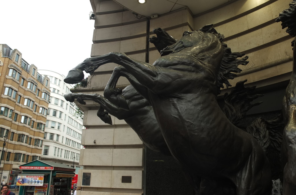 piccadilly circus london horses