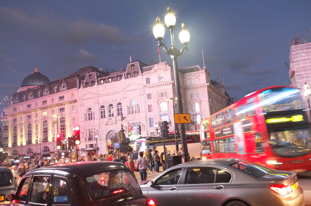 piccadilly circus london night