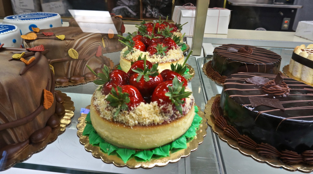 Cake boss strawberry cheesecake carlo's bake shop