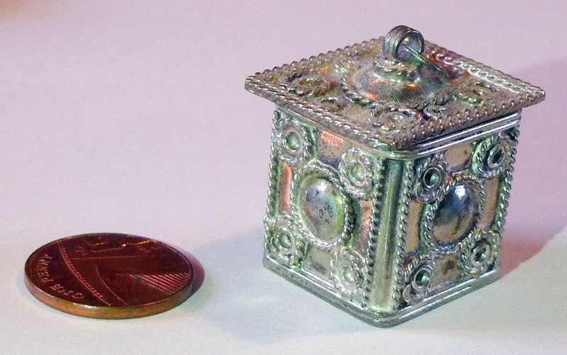 Souvenirs Marrakesh, MorroccoTiny Filligree Silver Box 