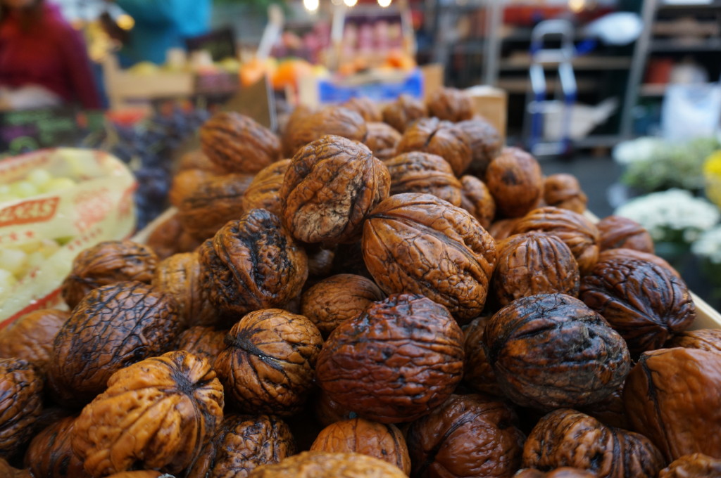 vendor nuts chatelain market brussels