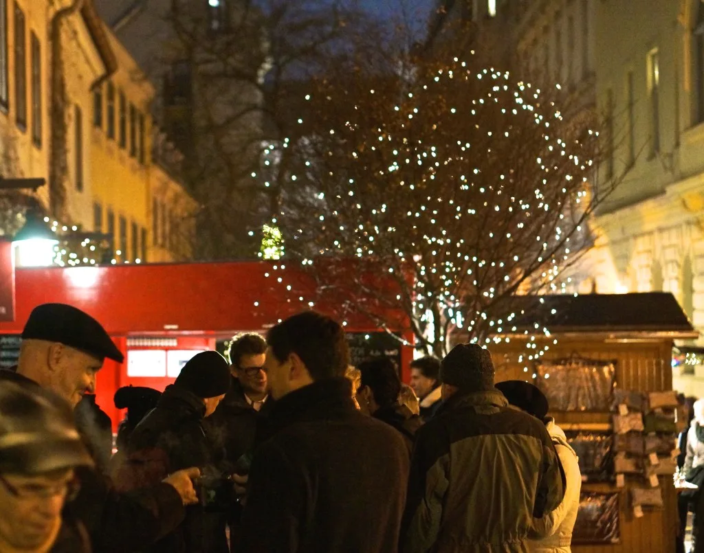 spittelberg christmas market punsch gluwein drinking stall Weihnachtsmarkt 