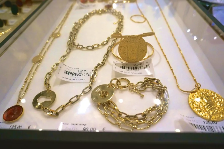 costume jewelry paris souvenir bracelet musee canarvalet