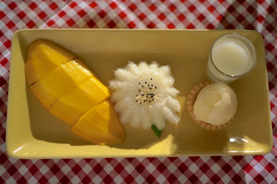 mango sticky rice, Chatuchak market bangkok street food