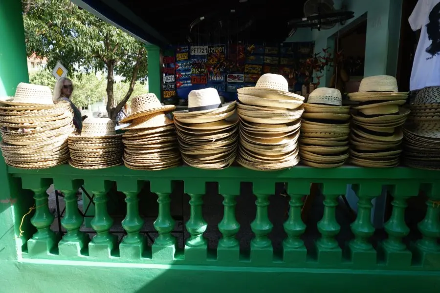 Cuban souvenirs on a market stall, including Che Guevara