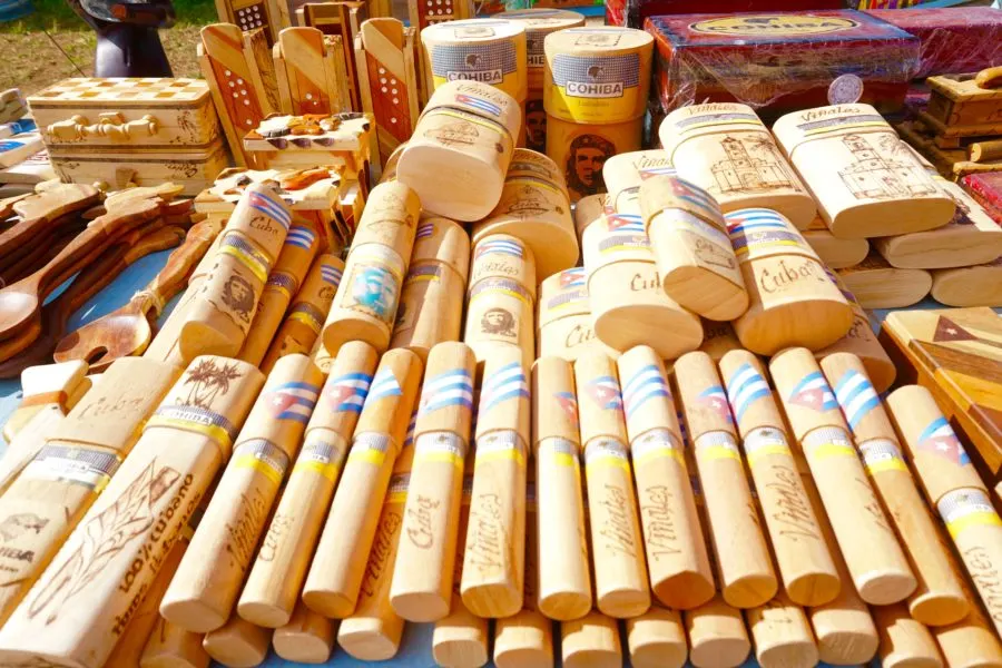 Cuban souvenirs on a market stall, including Che Guevara