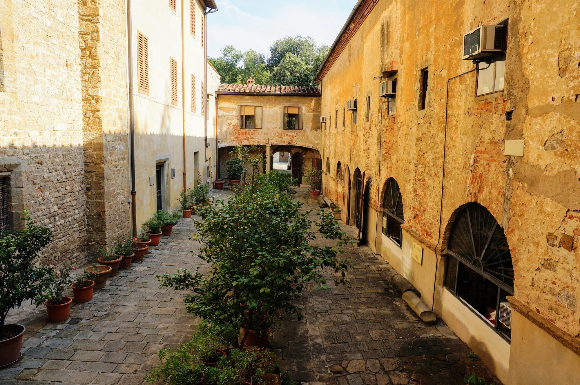 Visit and Souvenir Shop Scuola del Cuoio, Florence's Leather School