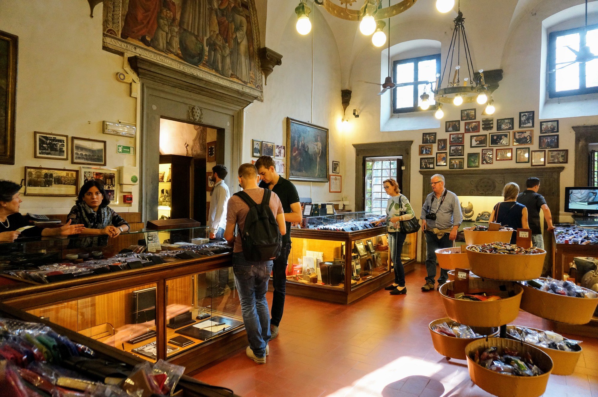 Visit and Souvenir Shop Scuola del Cuoio, Florence’s Leather School