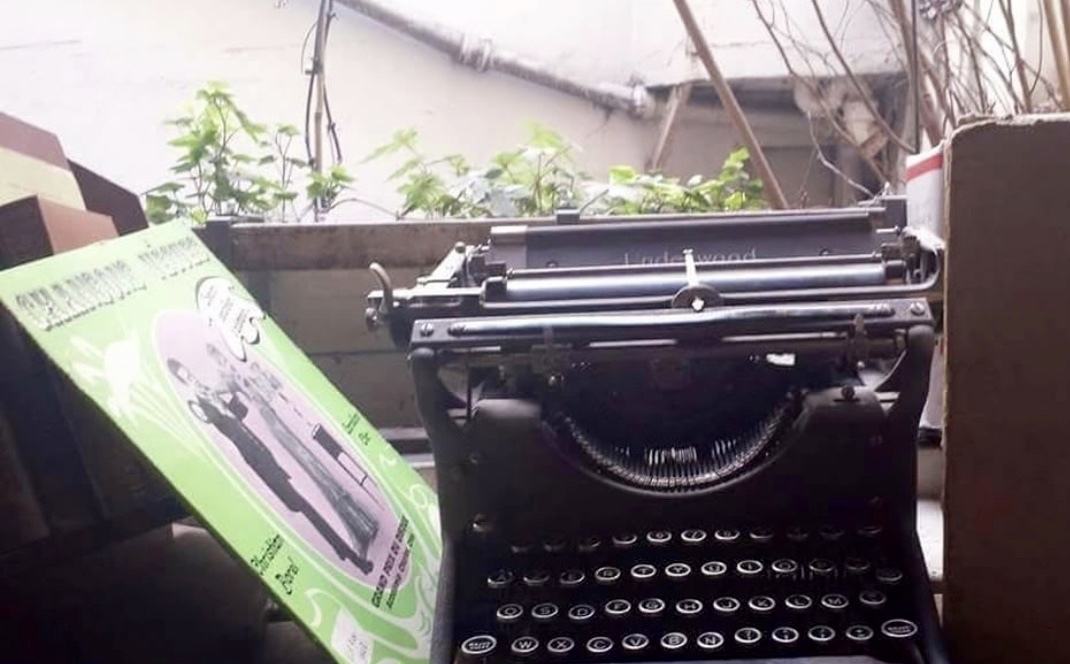 vintage typewriter inside interior shakespeare and company bookstore paris