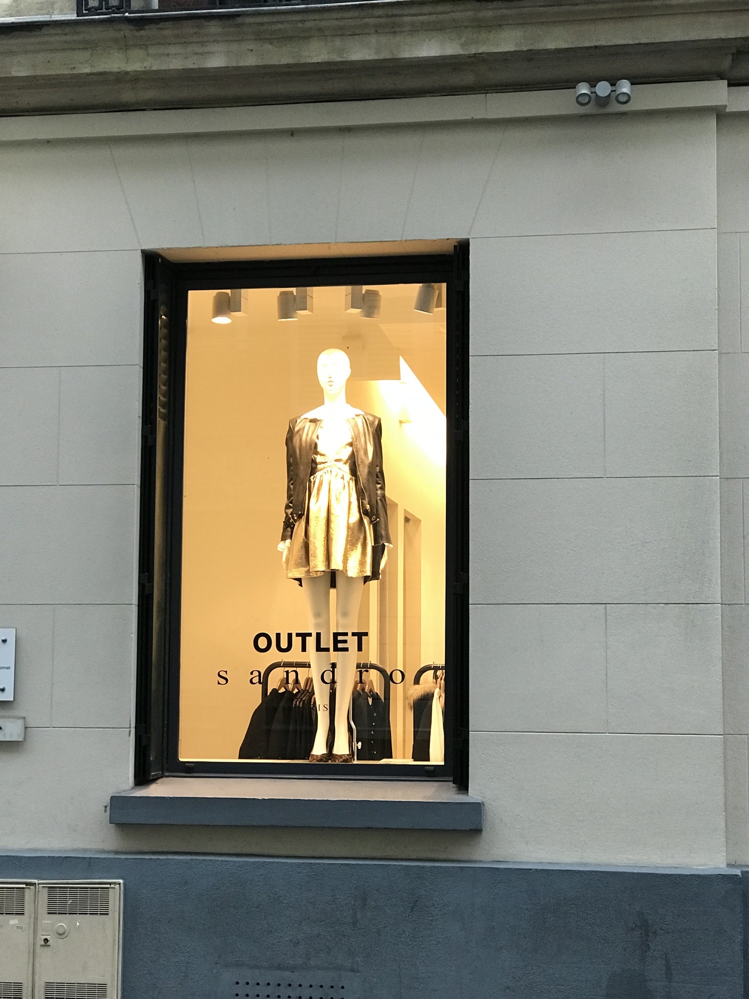 Ultimate Guide to Paris Outlet Shopping, Discount Stores and Sales
