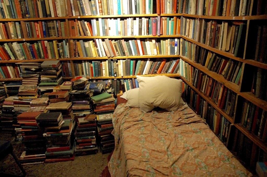 bed free stay writers shakespeare and company bookstore paris