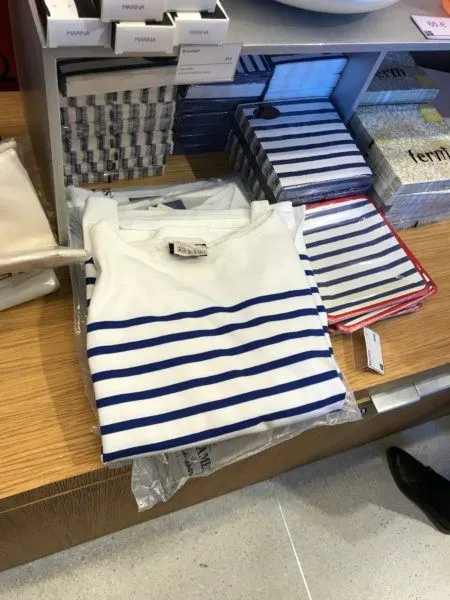 parisian tee shirt gift to buy in paris