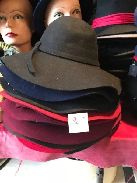 Floppy french hat for photos paris