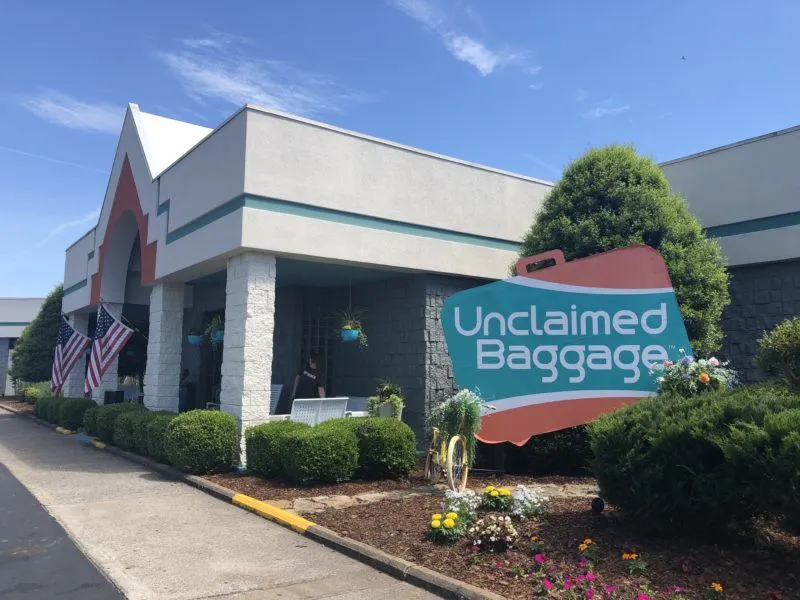 Visiting unclaimed baggage store photo tour