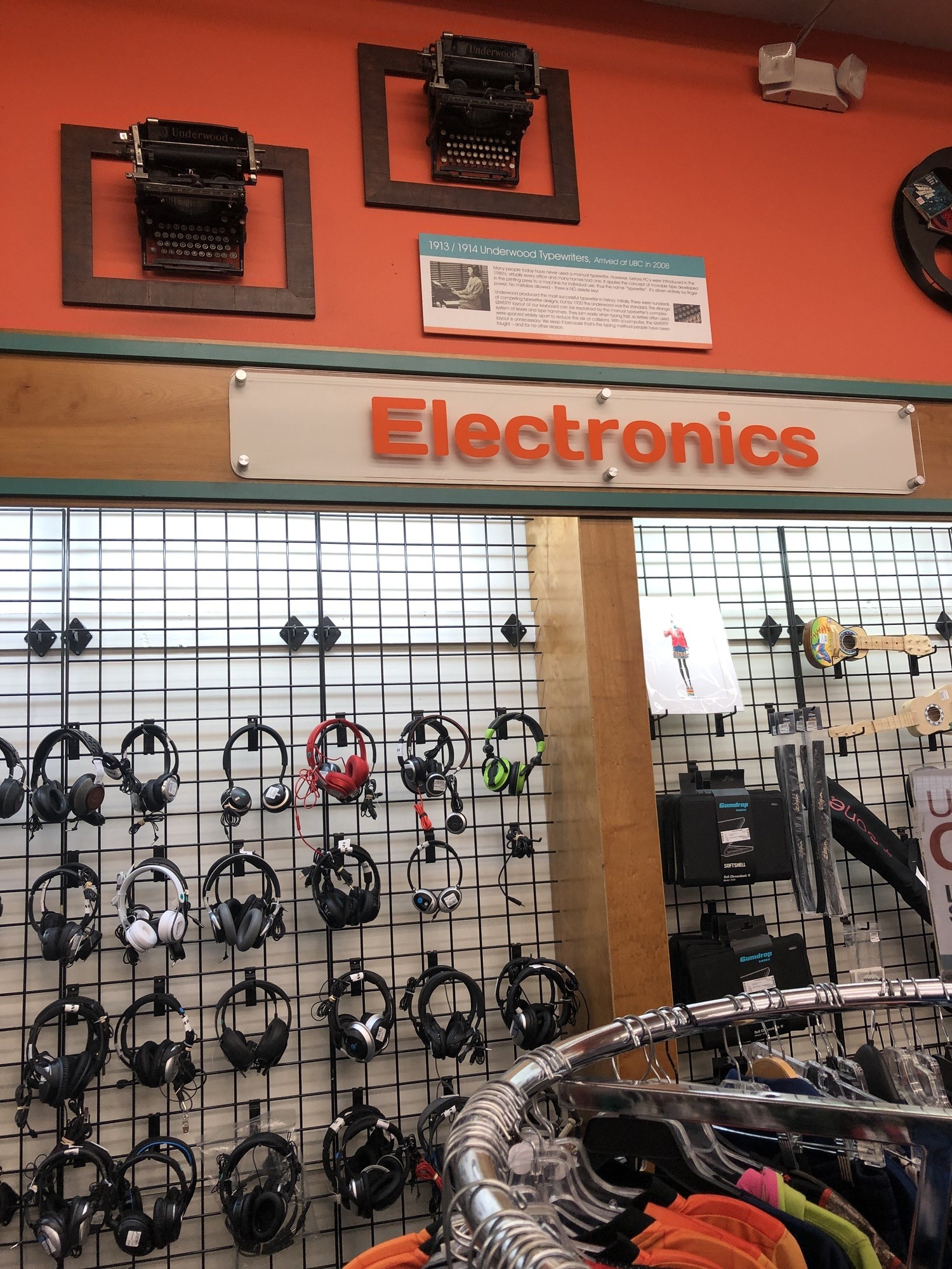 Guide to Visiting the Unclaimed Baggage Store a Photo Tour Souvenir